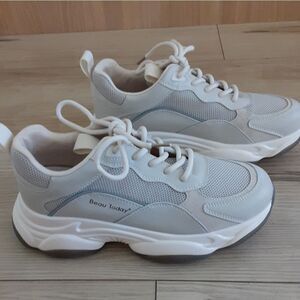 Beau Today Women's Chunky Sneaker, color Beige, size 8.5, NWT